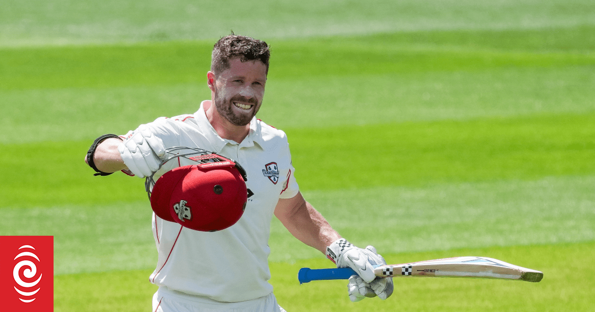 Henry Nicholls' hot summer continues