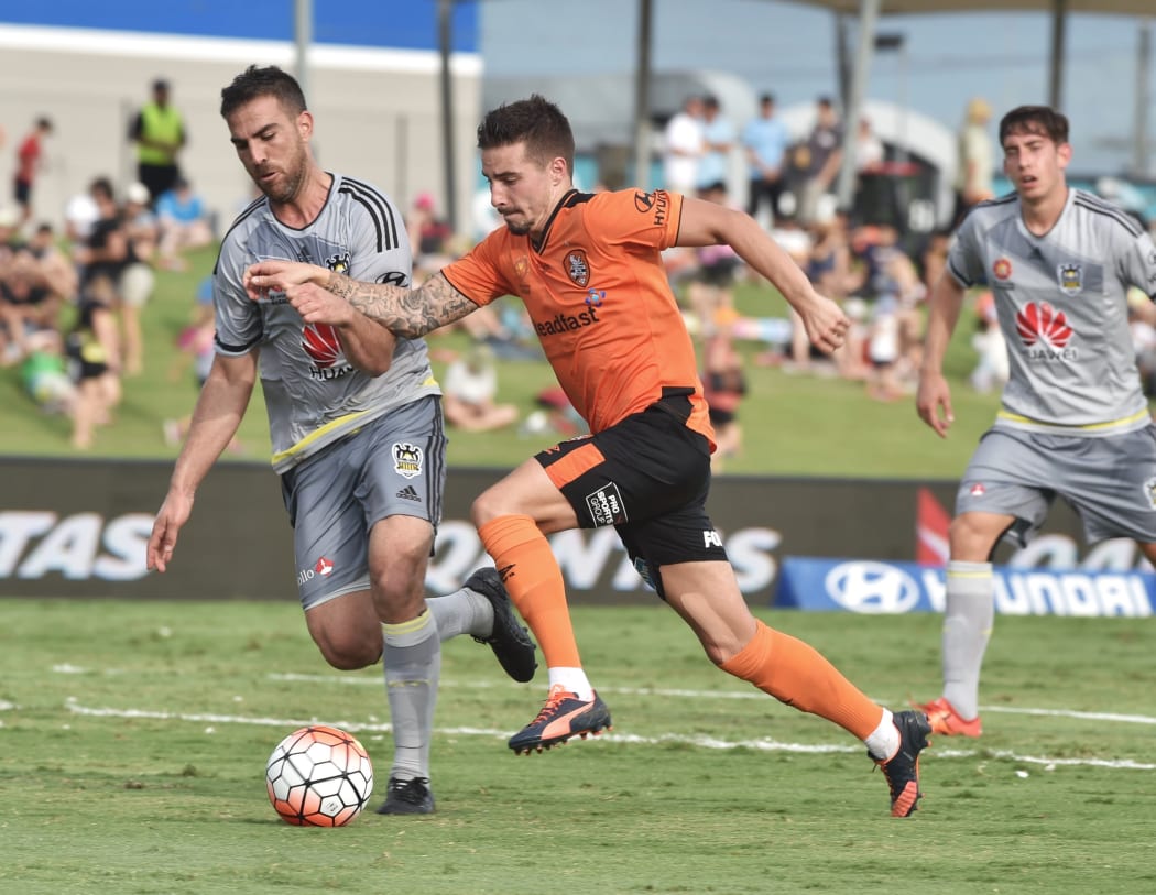 Roar player Jamie McLaren clashes with Phoenix's Emmanuel Muscat.
