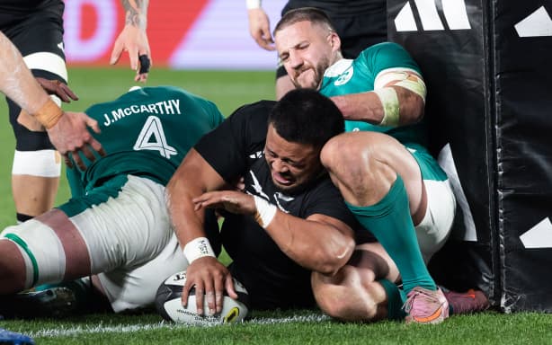All Blacks hooker Asafo Aumua scores next to the posts.