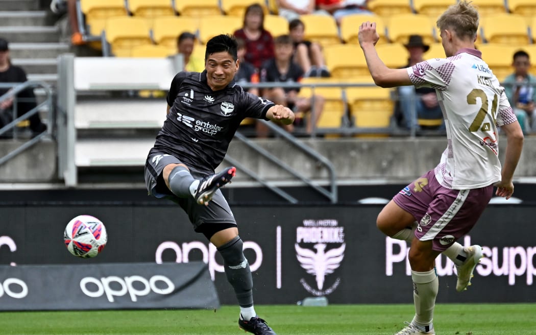 Kazuki Nagasawa of the Phoenix during the A-League - Wellington Phoenix v Brisbane Roar FC at Sky Stadium, Wellington, New Zealand on Thursday 6 February 2025.                                                                    
Copyright photo: Masanori Udagawa /  www.photosport.nz