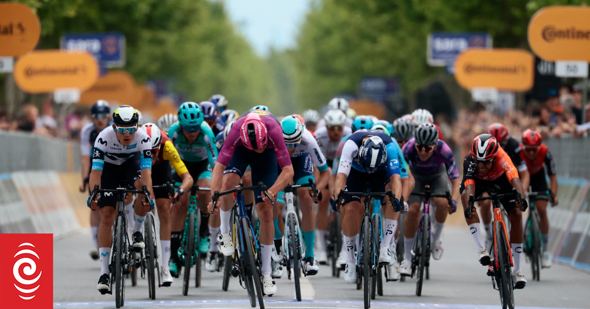 サイクリング：Kiwi Corbin StrongはGiro D’Italiaでステージ勝利のためにピップしました