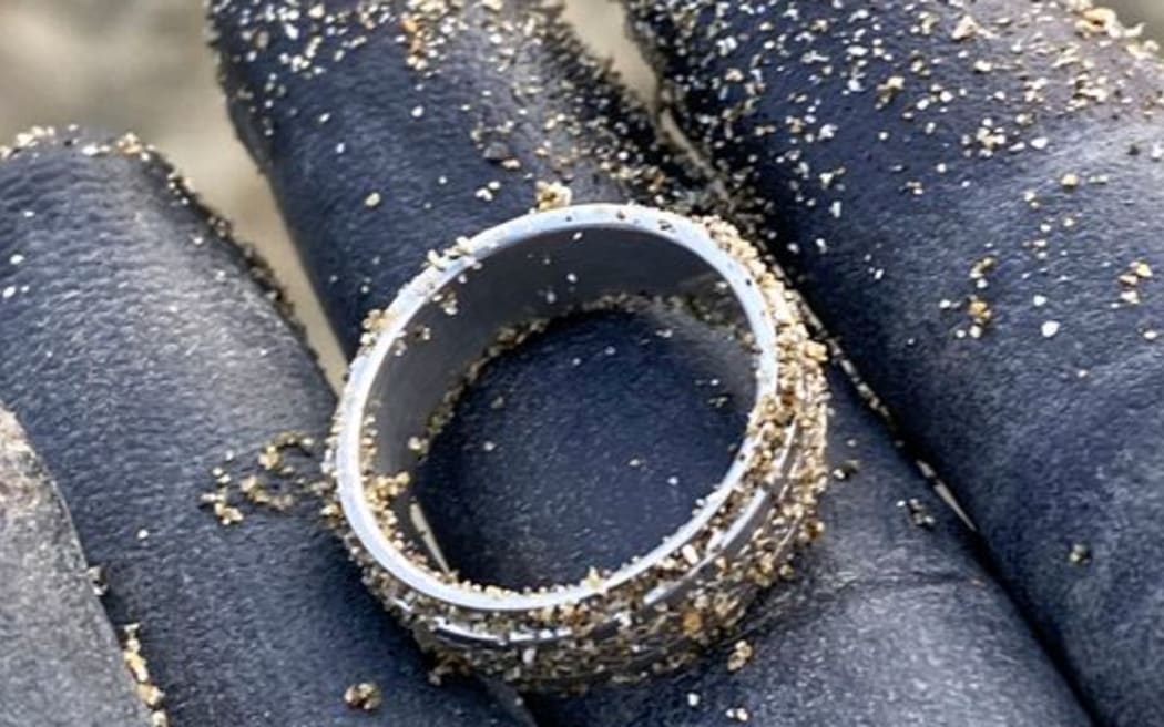 metal detecting ring
