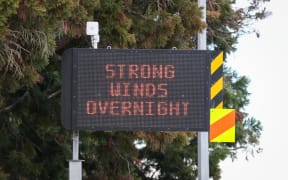 MetService has issued a red level strong wind warning for Canterbury about and west of SH1 from 10pm on Saturday 20 Sep until 3pm Sunday 21 September.