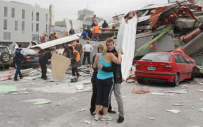 Christchurch EarthquakeTom Hawker comforting other survivors as Police and volunteers work to rescue people trapped in the collapsed CTV building