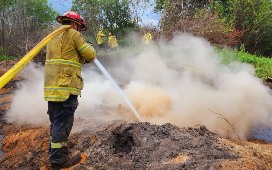 Kiwi firefighters helping out in Canada