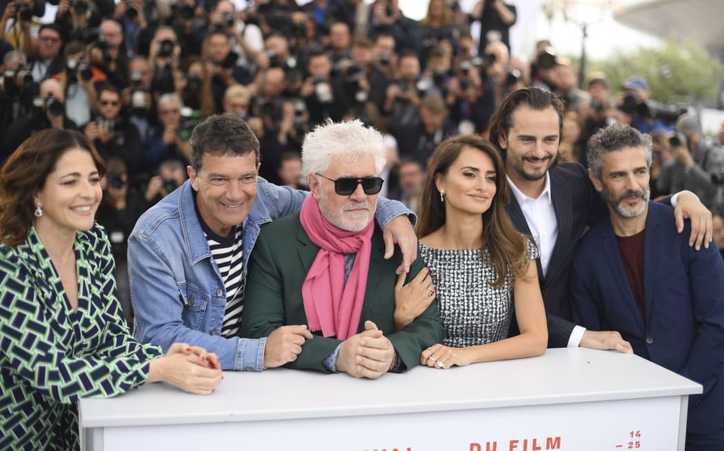 Actors Nora Navas, from left, Antonio Banderas, directors Pedro Almodovar, actors Penelope Cruz, Asier Etxeandia and Leonardo Sbaraglia at the photo call for the film 'Pain and Glory' at Cannes,