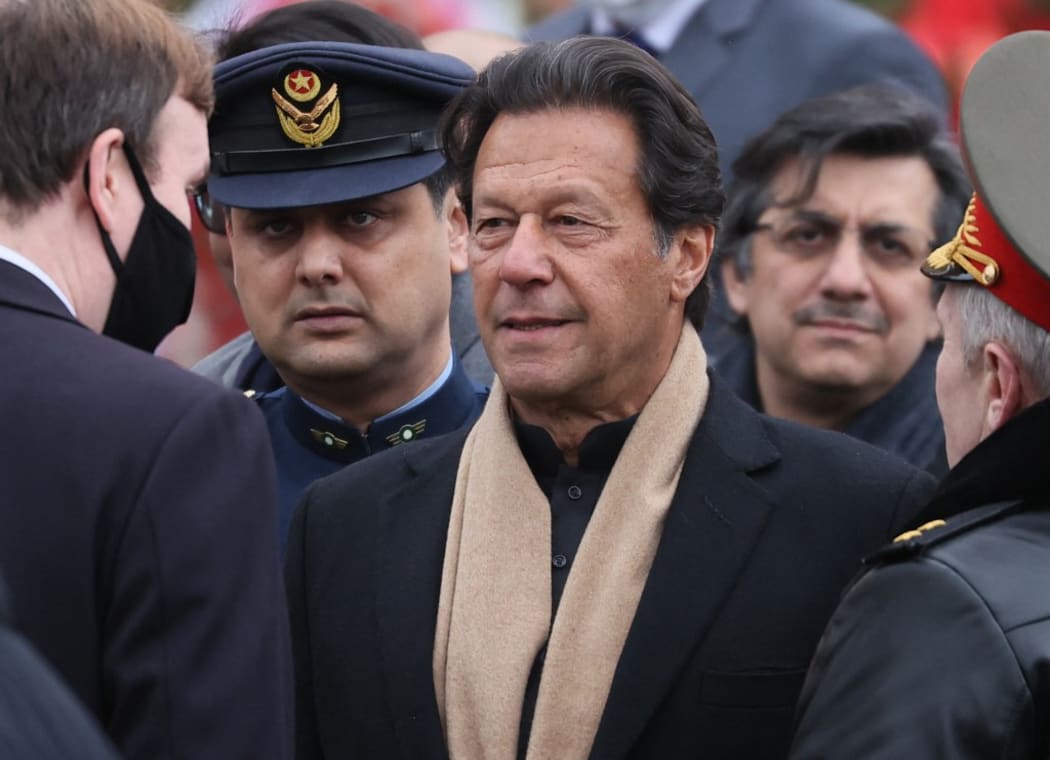 8124911 24.02.2022 Prime Minister of Pakistan Imran Khan takes part in a wreath-laying ceremony at the Tomb of the Unknown Soldier by the Kremlin Wall, in Moscow, Russia.