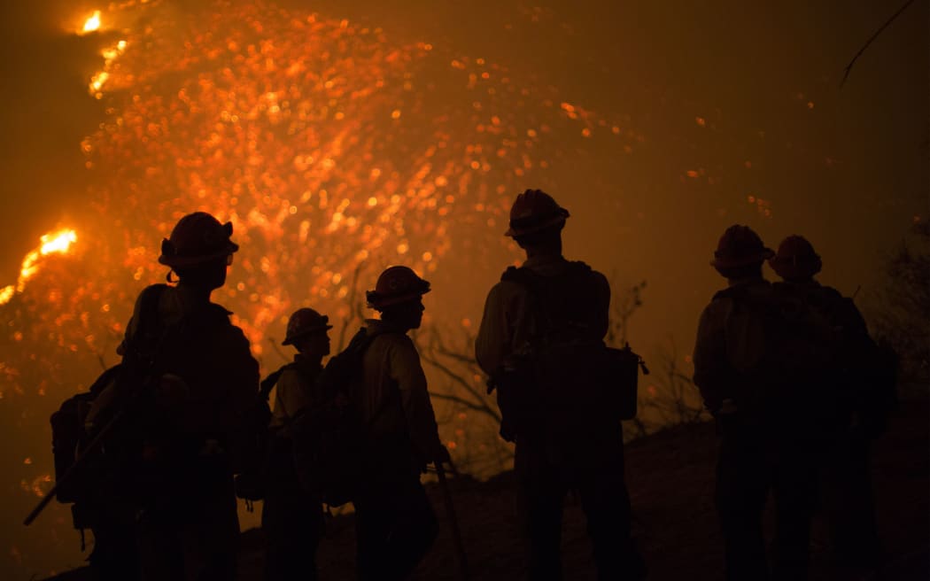 Firefighters battle the Sherpa Fire near Santa Barbara, California. 17/05/16
