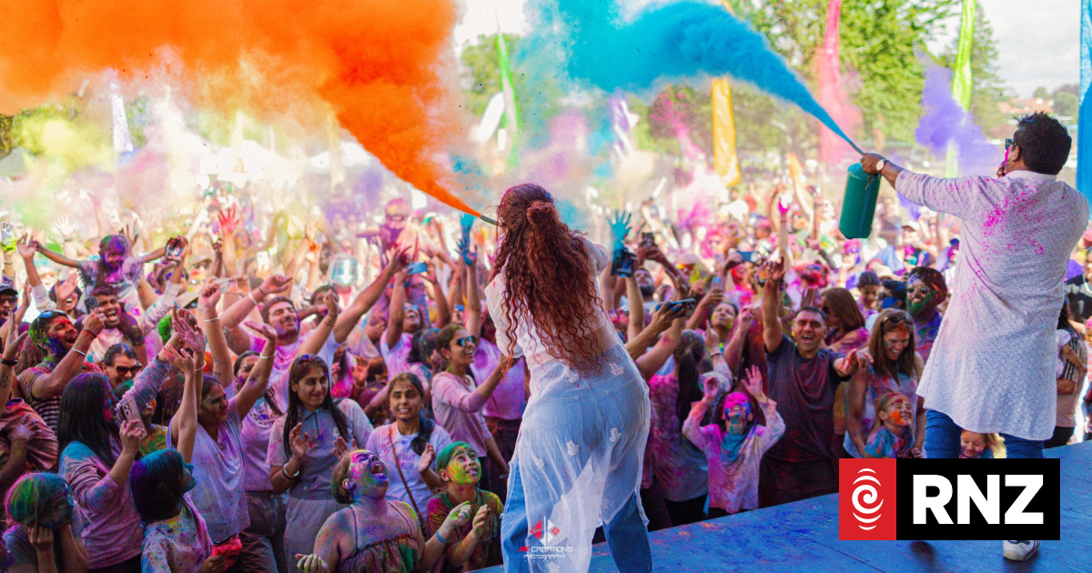 Vibrant Holi celebrations draw thousands nationwide