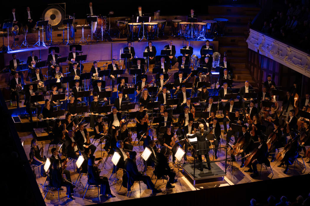 Gemma New conducting the NZSO at the Auckland Town Hall