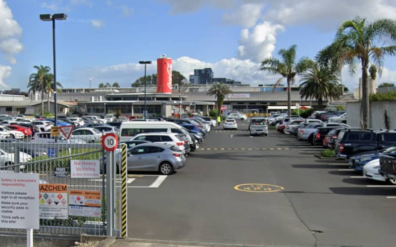 Firefighters battle blaze at Auckland Coca-Cola factory | RNZ