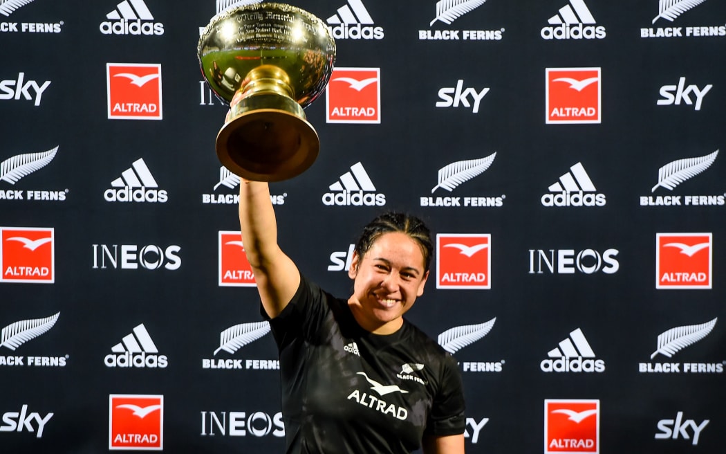 Kennedy Simon lifts the Laurie O'Reilly Cup after the Black Ferns win over Australia in August.  Simon will co-captain the Black Ferns at the World Cup along with Ruahei Demant.
