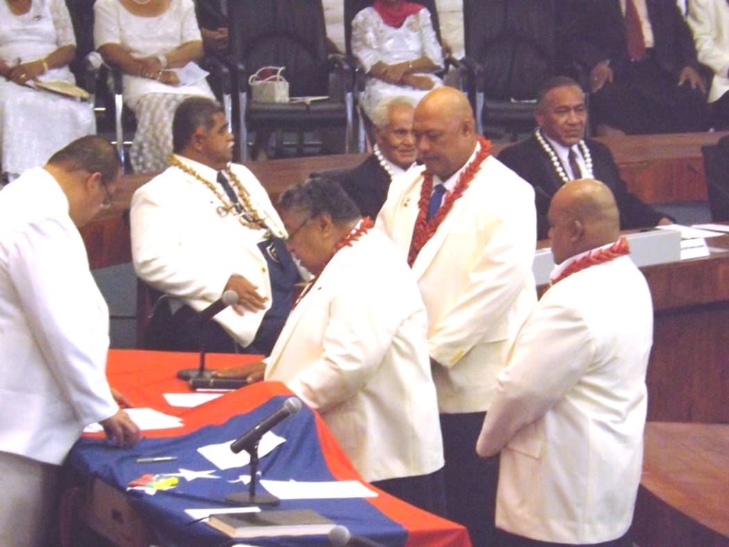 Speaker Leaupepe Toleafoa Faafisi, taking oath of office before the Head of State