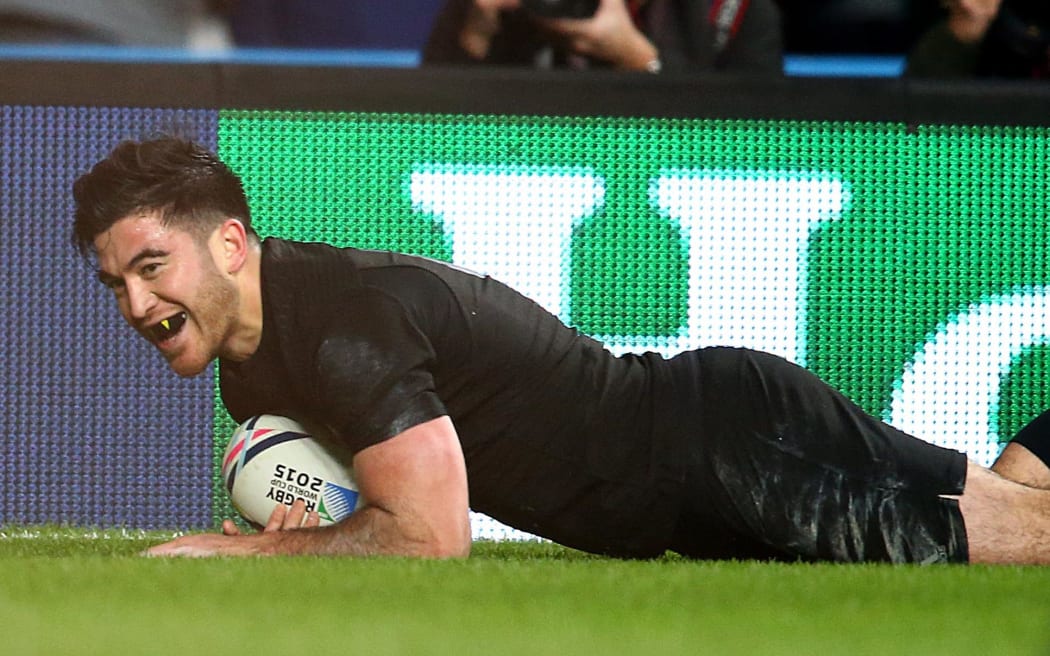 Nehe Milner-Skudder scores RWC2015 final.