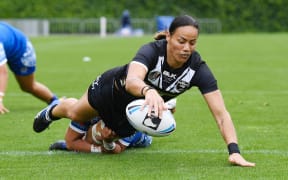 Honey Hireme-Smiler scores a try for the 
New Zealand Kiwi Ferns against Fetu Samoa.