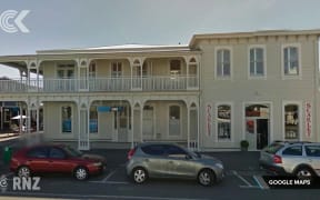 Protesters link arms around Martinborough’s last remaining bank: RNZ Checkpoint