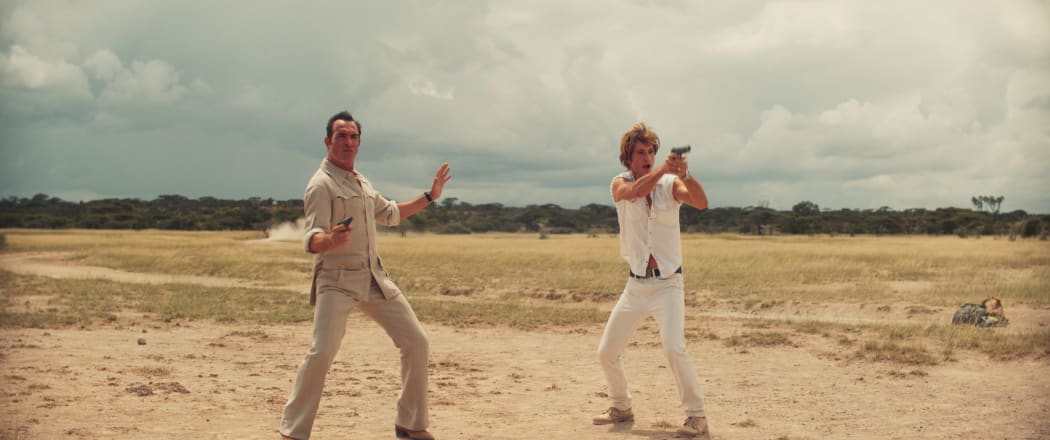 Jean Dujardin (OSS 117) and Pierre Niney (OSS 1001) defend themselves in their own unique ways in OSS 117: From Africa with Love.