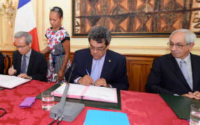 Signing of deal to build Mahana Beach resort complex in Tahiti