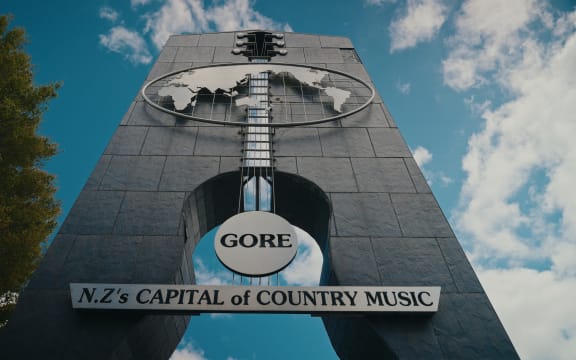 Gore's Hands of Fame statue