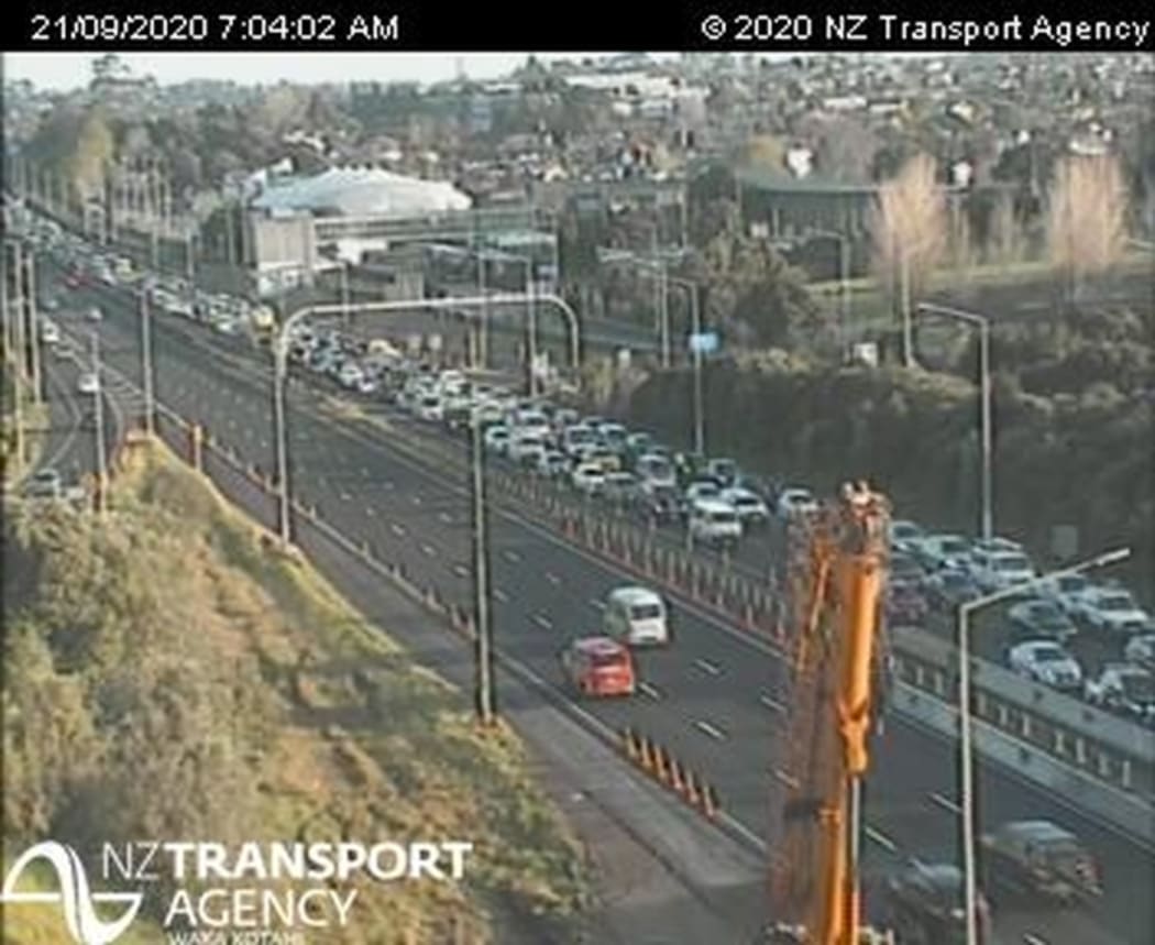 Traffic along Northern Motorway from Northcote Road