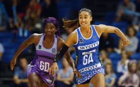 Maria Folau of the Mystics competes against Ama Agbeze of the Stars. 2018