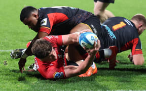 Scott Barrett scores a try during the Crusaders v Chiefs, Super Rugby Pacific match, Apollo Projects Stadium, Christchurch.