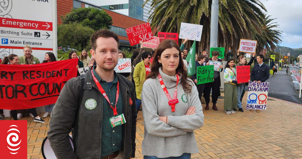 Junior doctors strike over pay and conditions - Vimarsana News