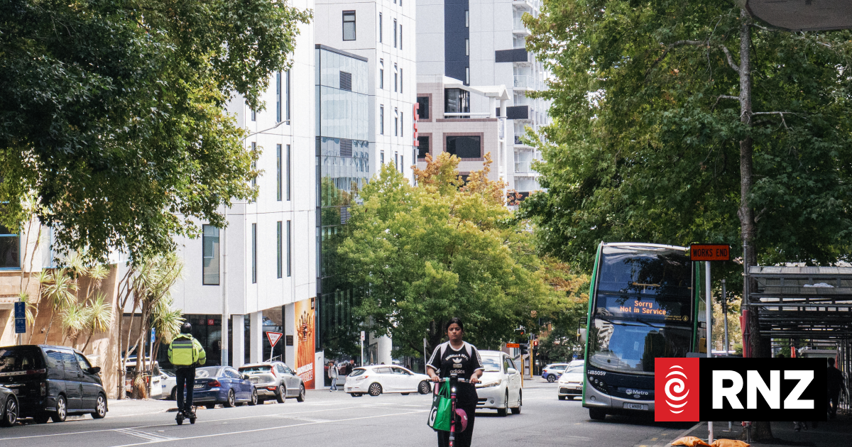 Midday Report live: Should students qualifiy for fuel relief?