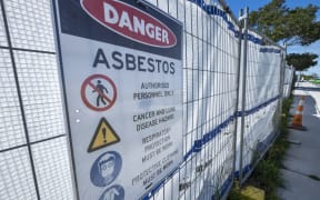 Hobsonville Primary School have asbestos that needs to be removed as soon as possible but some parents say that it should wait till the school holidays so that less children are around once it becomes airbourne.