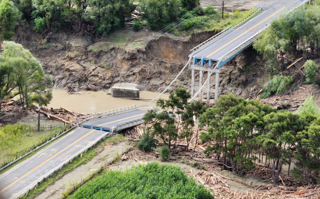 Hikuwai Bridge in Tai Rāwhiti was destroyed by woody debris during Cyclone Gabrielle in 2023.