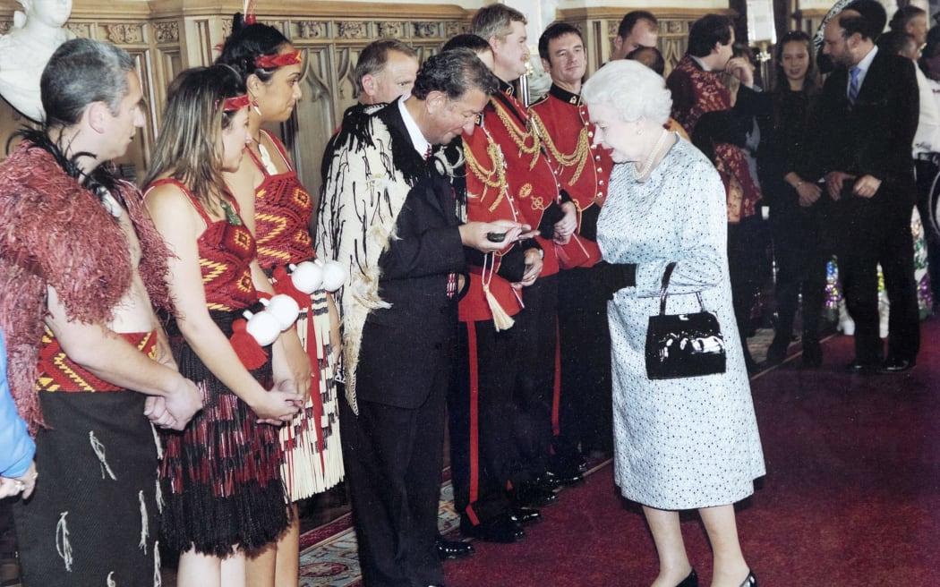 Trevor Maxwell presents Queen Elizabeth II with a Te Arawa mere.