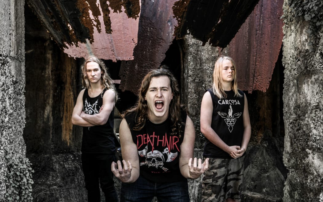 Alien Weaponry