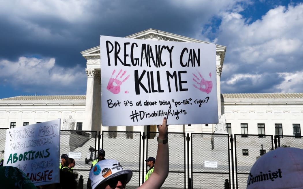 WASHINGTON, USA - JUNE 25: Pro-life-abortion and abortion rights demonstrators rally in front of the US Supreme Court in Washington, DC, on June 25, 2022, a day after the Supreme Court released a decision on Dobbs v Jackson Women's Health Organization, striking down the right to abortion. Yasin Ozturk / Anadolu Agency (Photo by Yasin Ozturk / ANADOLU AGENCY / Anadolu Agency via AFP)