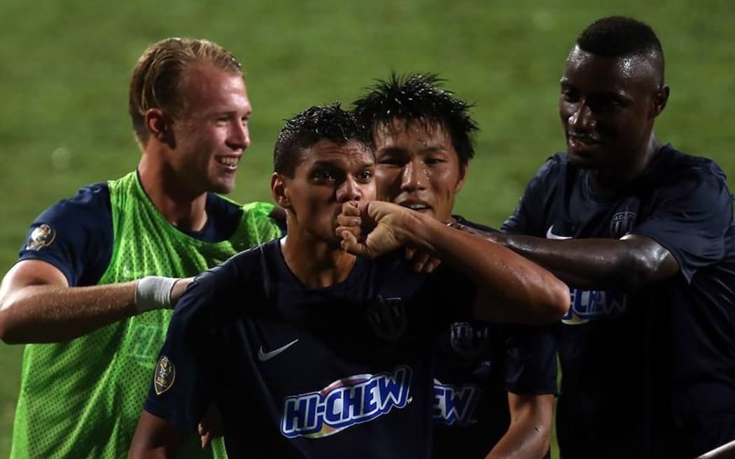 Ryan De Vries puts Auckland City in front to sink Amicale FC's semi final hopes.