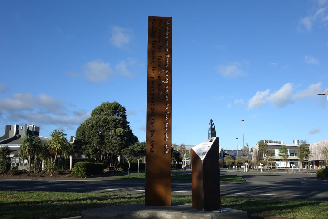 A sculpture on the Porirua Writers' Walk honouring esteemed author Patricia Grace has been unveiled.