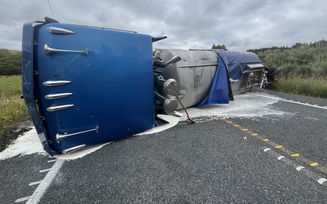 Police are seeking witnesses to the events leading up to a crash on State Highway 1 near Topuni.