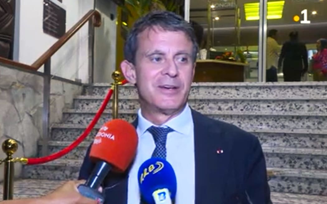 French Minister for Overseas Manuel Valls emerges from first meeting with all political parties on 24 February 2025 – PHOTO NC la 1ère screen capture French High Commission
