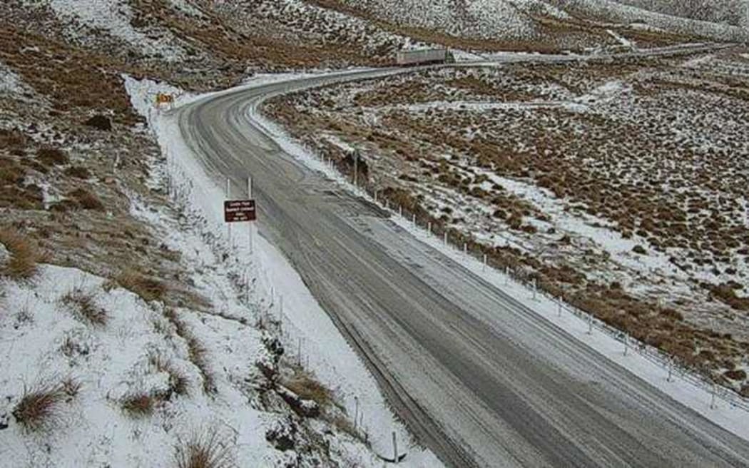 Snow at Lindis Pass