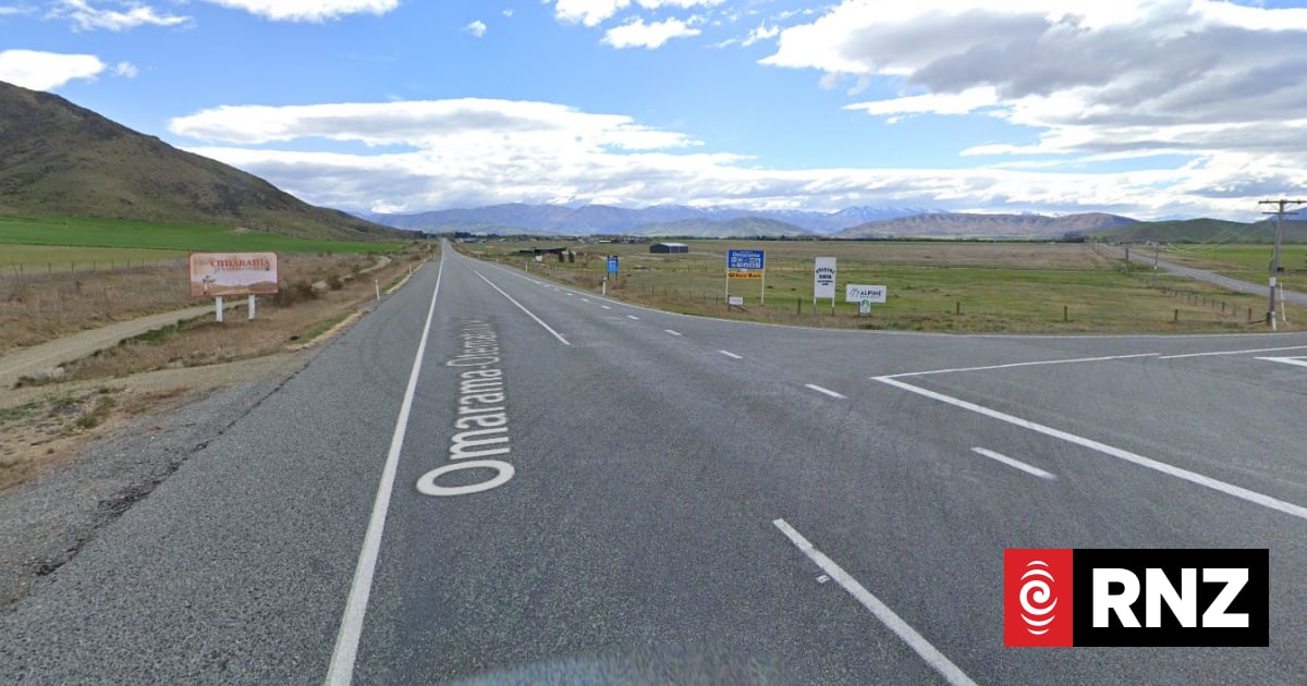 Serious crash closes part of SH83 in Canterbury | RNZ