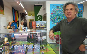 Andrew Garratt and the Hundertwasser  model . volunteers in background.