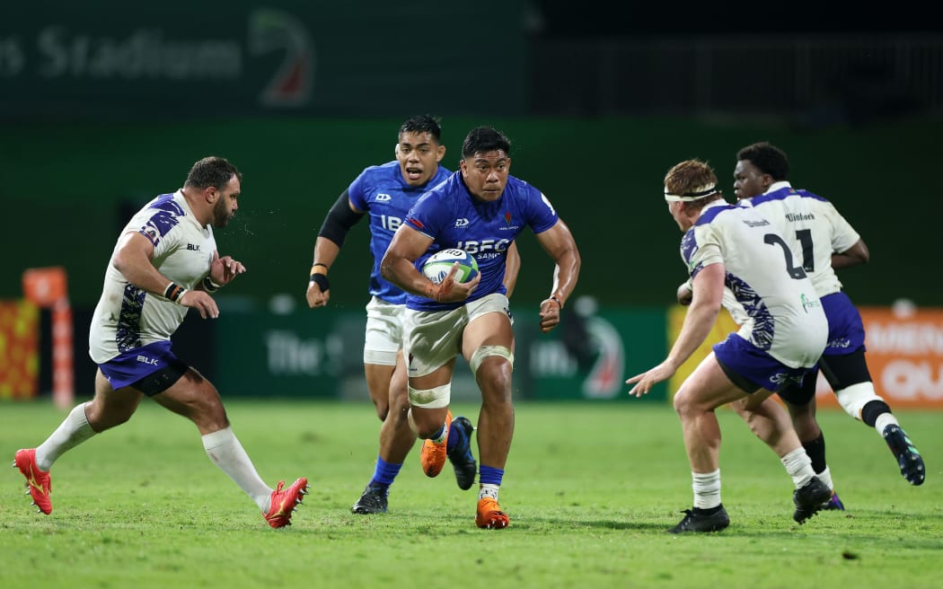 DUBAI, UNITED ARAB EMIRATES - NOVEMBER 13: Miracle Faiilagi of Samoa breaks with the ball as he is challenged by Louis Van der Westhuizen of Namibia during the Men's Rugby World Cup 2027 Final Qualification Tournament match between Samoa and Namibia at The Sevens Stadium on November 13, 2025 in Dubai, United Arab Emirates. (Photo by Christopher Pike - World Rugby/World Rugby via Getty Images)