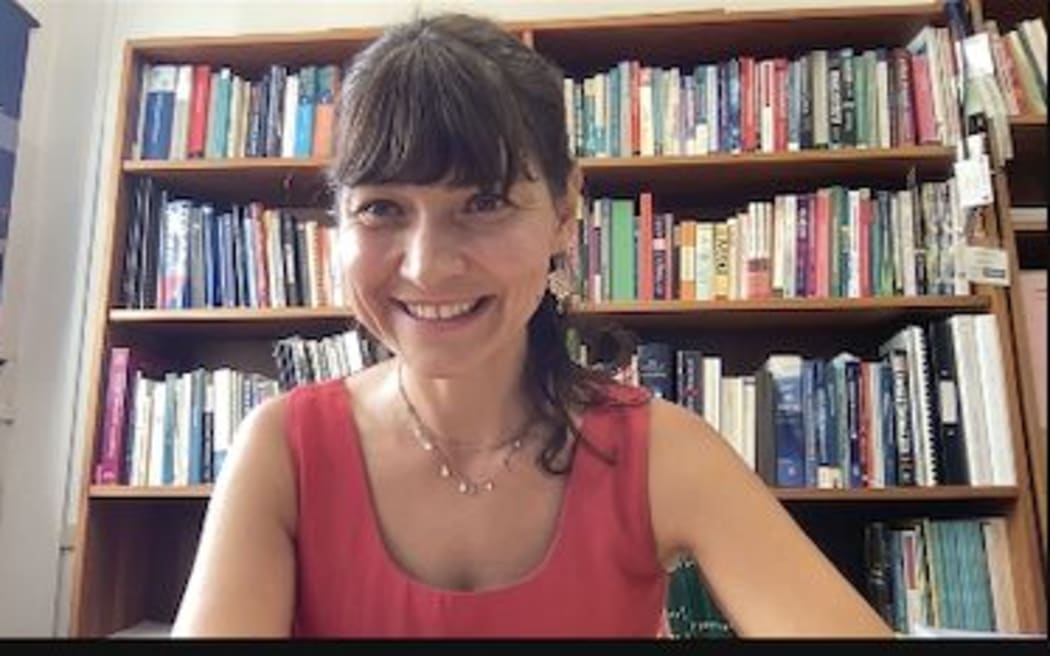 Dr Andreea Calude