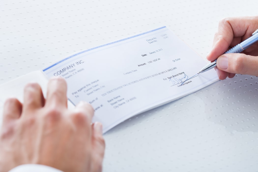 Cheque.