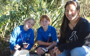 Little Blue's lead marine scientist Elvisa van der Leden with two kids from Devon Intermediate Pippa Broughton (middle) and Tyler Drought.