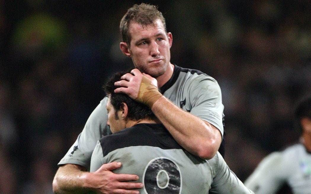 Chris Jack consoles Byron Kelleher after the All Blacks' quarter-final loss to France in Cardiff, 2007