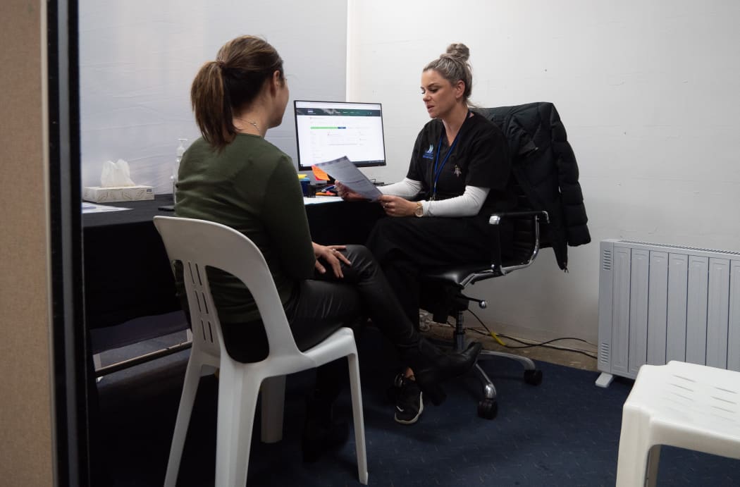 Kelly Gavin from Te Puna Ora o Mataatua running a Covid-19 vaccination clinic