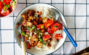 Sticky peanut tofu bowls