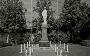 The Last Post (for ANZAC day) - song with memorial photos