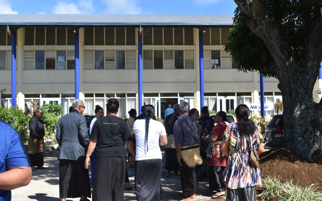 Early voters arrive at the Kolomotu'a FWC Hall, this morning. Nuku'alofa, 18 November 2021.
