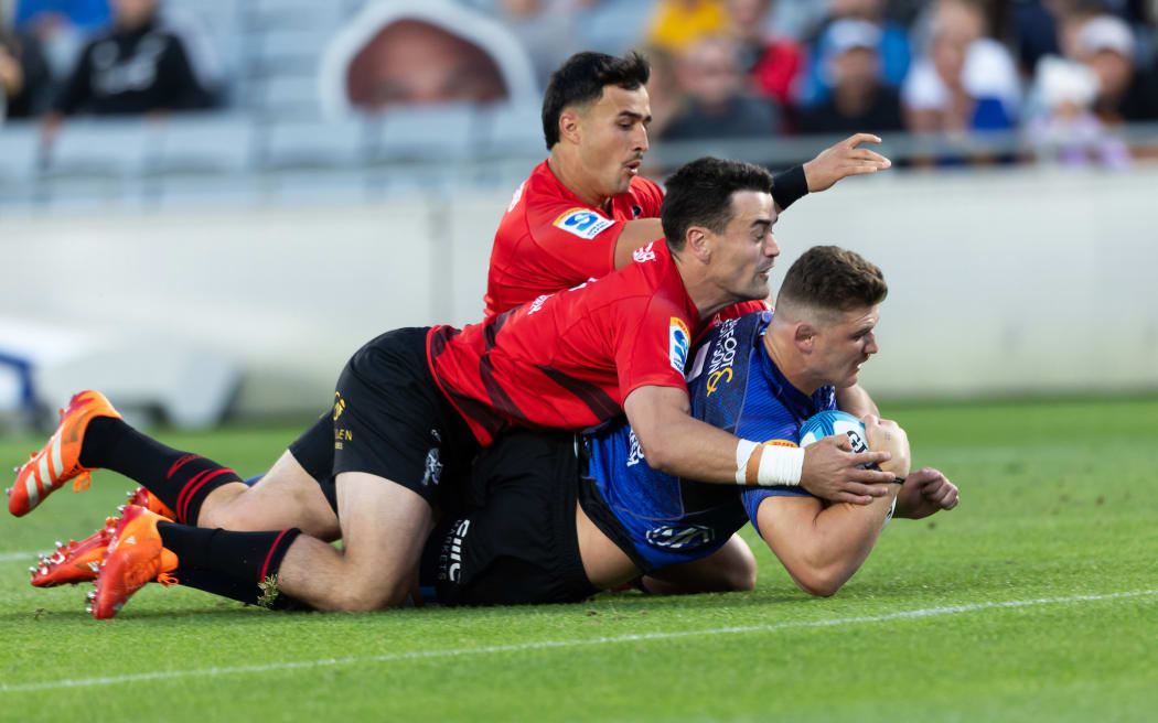 Blues loose forward Dalton Papali’i scores the opening try in the Super Rugby Paciﬁc - Blues v Crusaders at Eden Park, Auckland - New Zealand - on Saturday 22nd  March  2025.
Photo credit: Brett Phibbs / www.photosport.nz